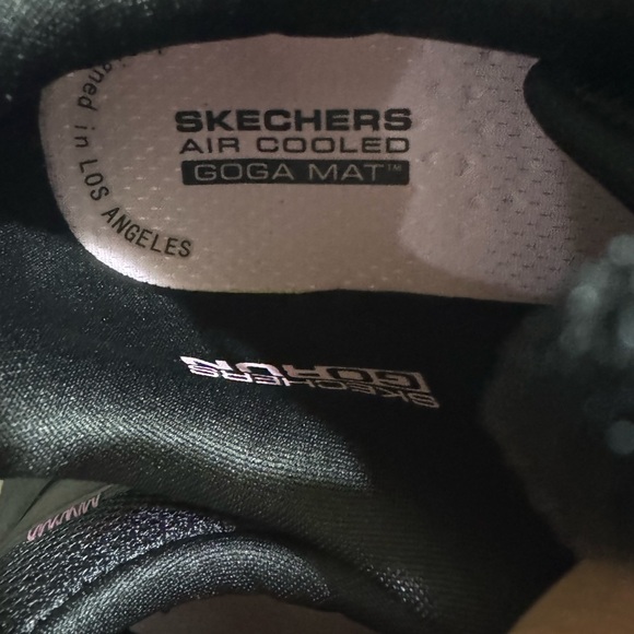 Skechers Women's max cushion only used 1 time - Picture 5 of 7